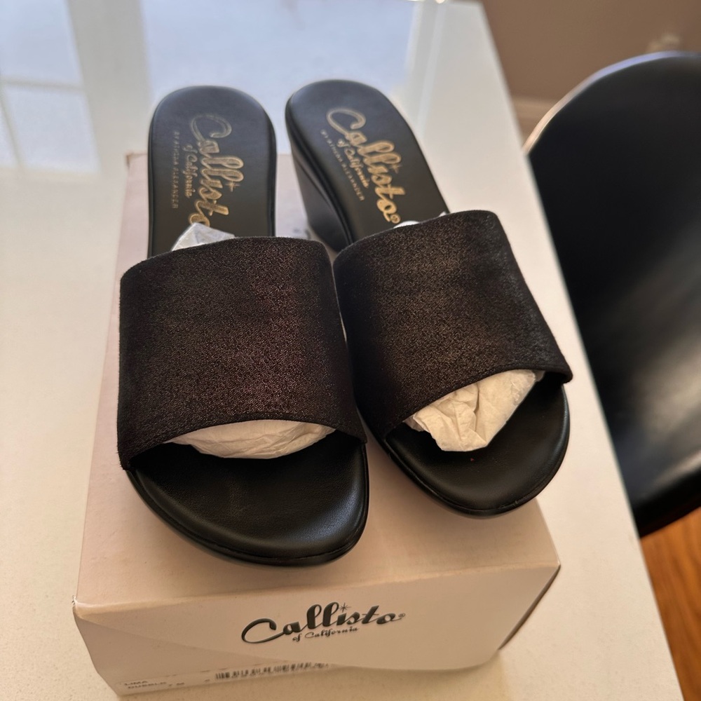 Callisto size 7 black material sandal